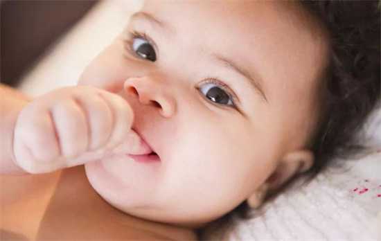 宝宝腹泻的紧急处理指南：八个月大小的宝宝应该如何应对腹泻问题！